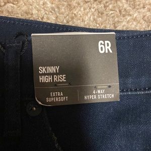 Express Skinny high rise jeans. NWT. Smoke and pet free home. Dark rinse.